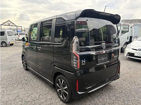 Honda N-BOX Custom
