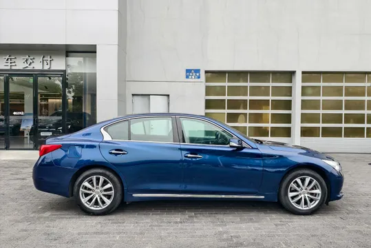 Infiniti Q50L