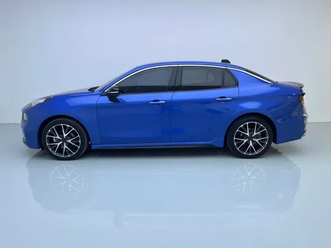 Lynk & Co 03
