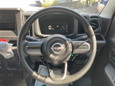 Nissan Clipper Van