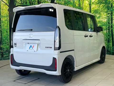 Honda N-BOX Custom