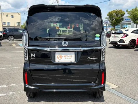 Honda N-BOX Custom