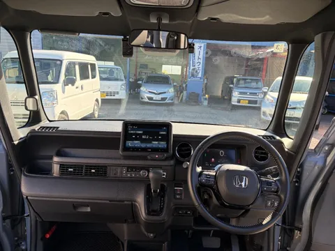 Honda N-BOX Custom