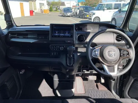 Honda N-BOX Custom