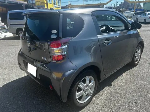 Toyota iQ