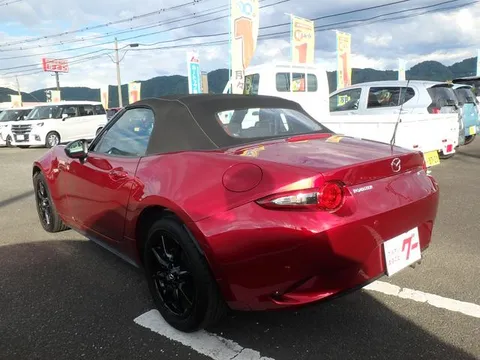 Mazda MX-5 (Roadster)