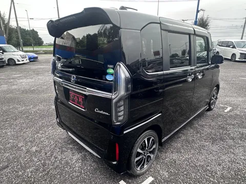 Honda N-BOX Custom