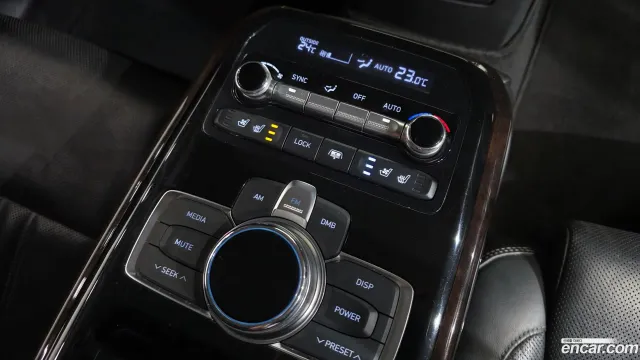 Genesis G90 (EQ900)