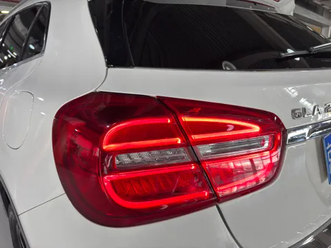 Mercedes-Benz Mercedes-Benz GLA
