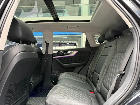Hongqi HS5