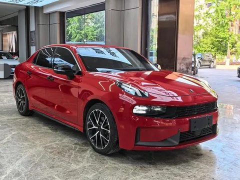 Lynk & Co 03