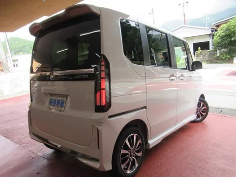 Honda N-BOX Custom