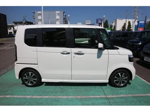 Honda N-BOX Custom