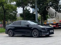 Lynk & Co 03