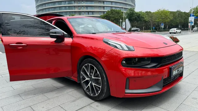 Lynk & Co 03