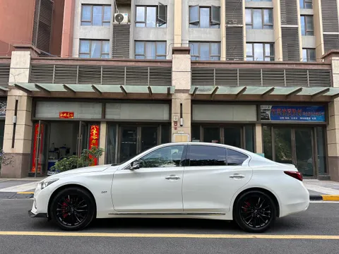 Infiniti Q50L