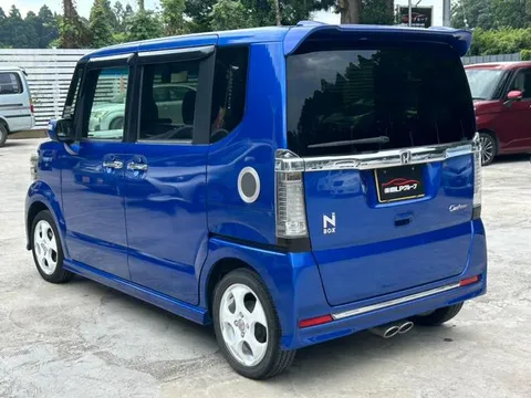 Honda N-BOX Custom