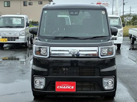 Toyota Pixis Mega