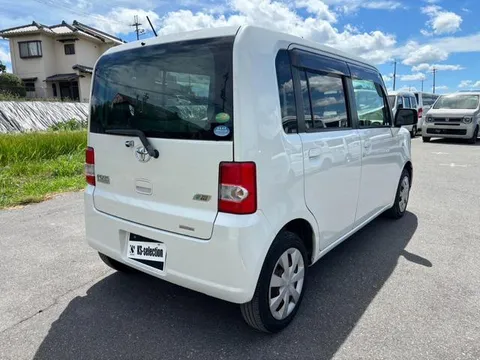 Toyota Pixis Space