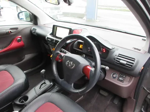 Toyota iQ