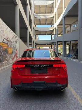 Lynk & Co 03