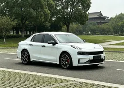 Lynk & Co 03