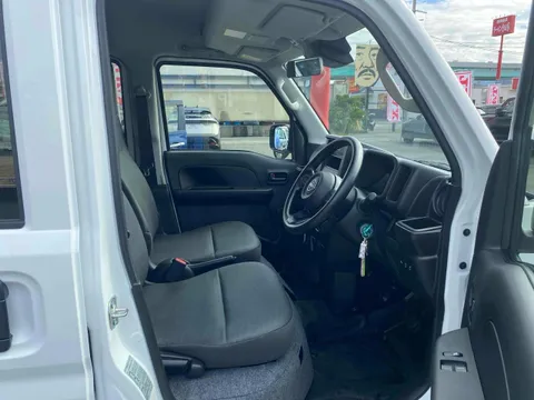Nissan Clipper Van