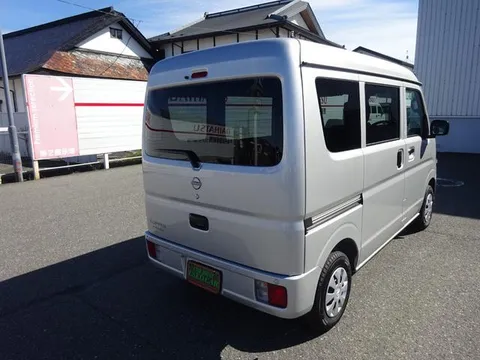 Nissan Clipper Van