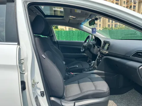 Hyundai Elantra (Avante)