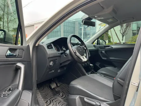 Volkswagen Tiguan L