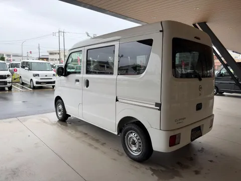 Nissan Clipper Van