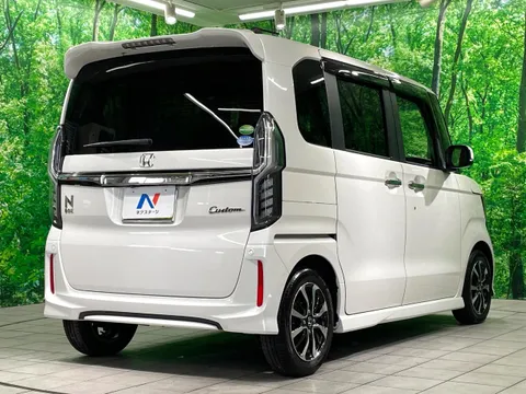 Honda N-BOX Custom