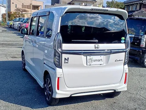 Honda N-BOX Custom