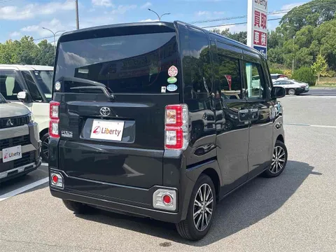 Toyota Pixis Mega
