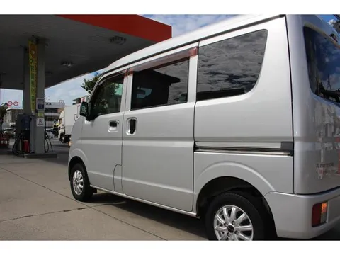 Mitsubishi Minicab Van