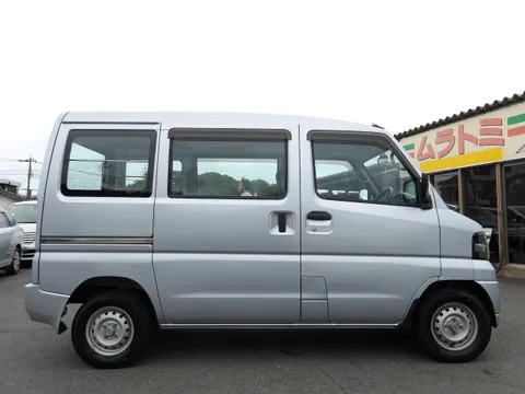 Nissan Clipper Van