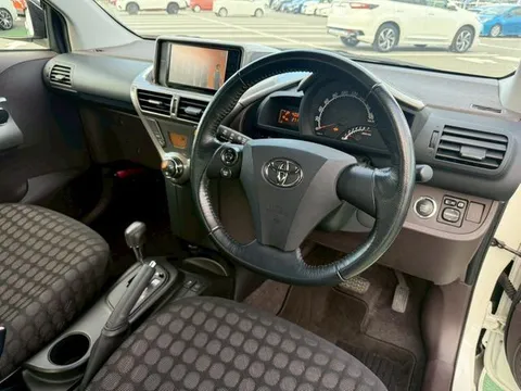 Toyota iQ