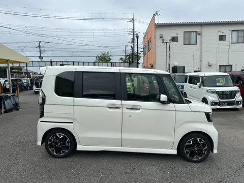 Honda N-BOX Custom