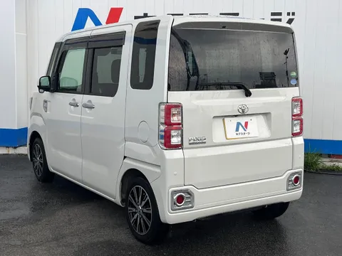 Toyota Pixis Mega