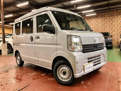 Nissan Clipper Van