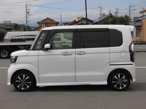 Honda N-BOX Custom