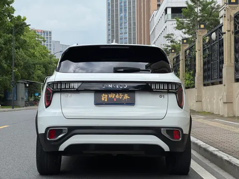 Lynk & Co 01