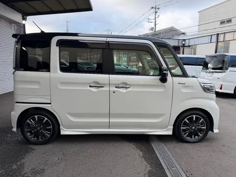 Suzuki Spacia Custom