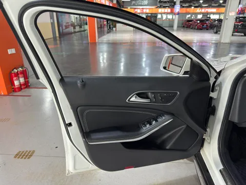 Mercedes-Benz Mercedes-Benz GLA