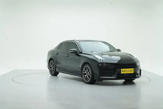 Lynk & Co 03
