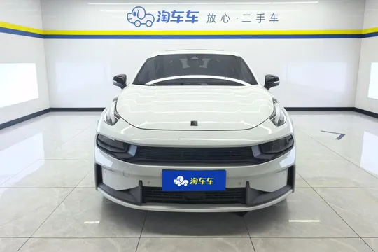 Lynk & Co 03