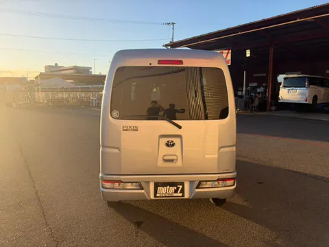 Toyota Pixis Van
