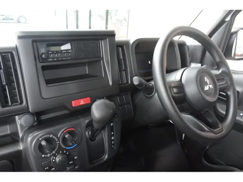 Mitsubishi Minicab Van
