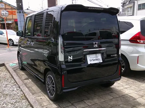 Honda N-BOX Custom