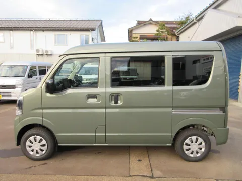 Nissan Clipper Van
